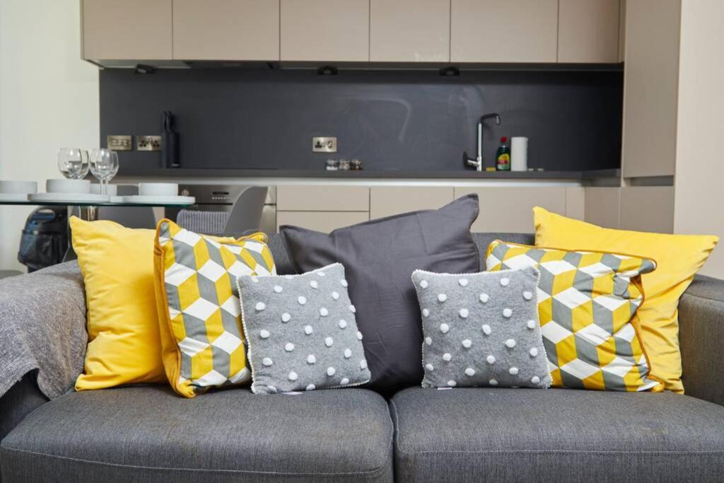 Lovely Apartment - Private Parking - Stadium Views Манчестер Экстерьер фото