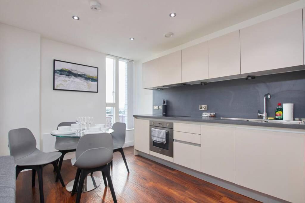Lovely Apartment - Private Parking - Stadium Views Манчестер Экстерьер фото