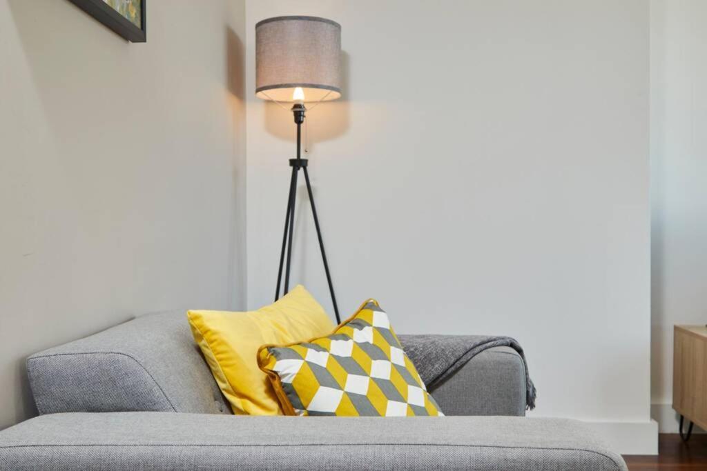 Lovely Apartment - Private Parking - Stadium Views Манчестер Экстерьер фото