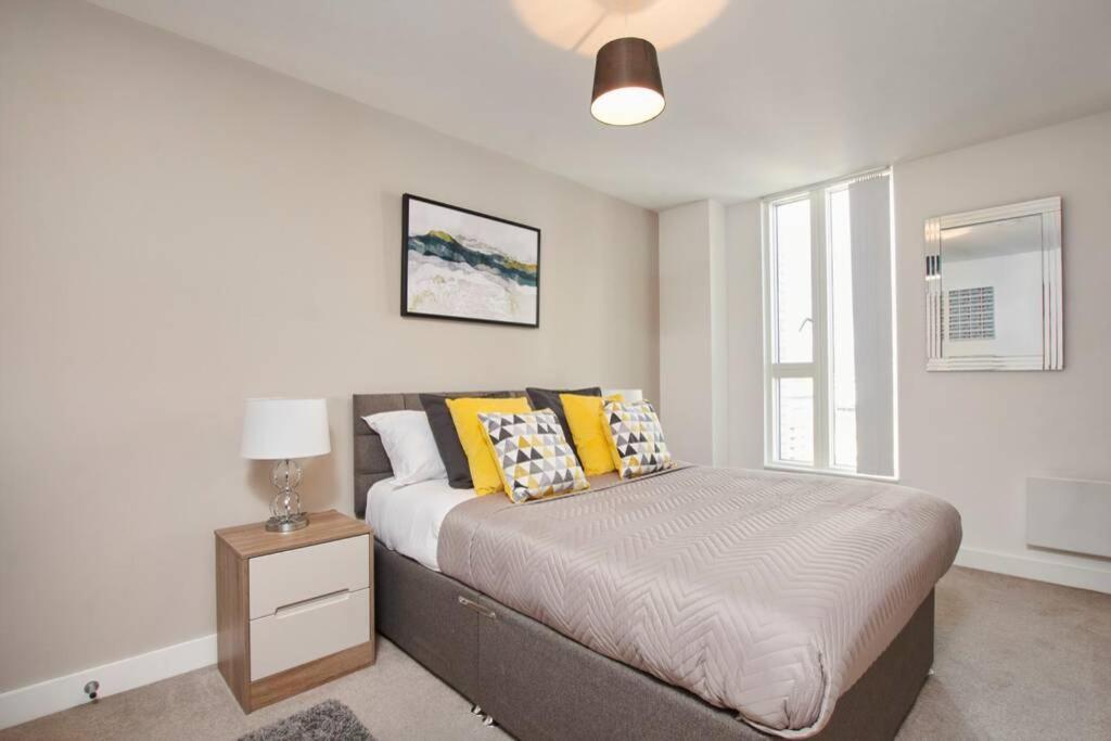 Lovely Apartment - Private Parking - Stadium Views Манчестер Экстерьер фото