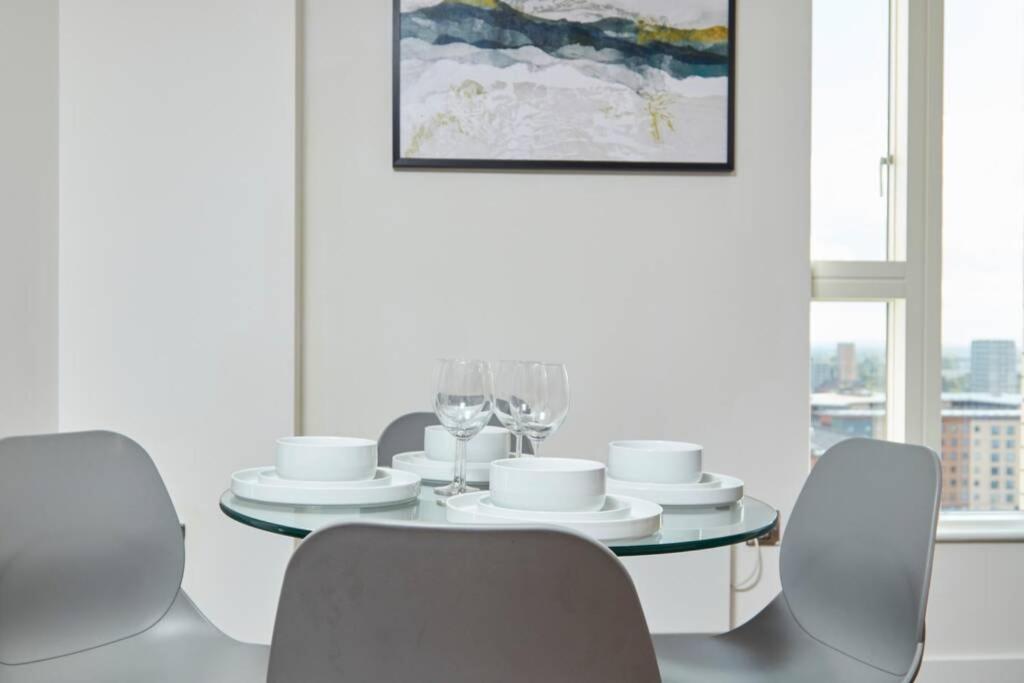 Lovely Apartment - Private Parking - Stadium Views Манчестер Экстерьер фото