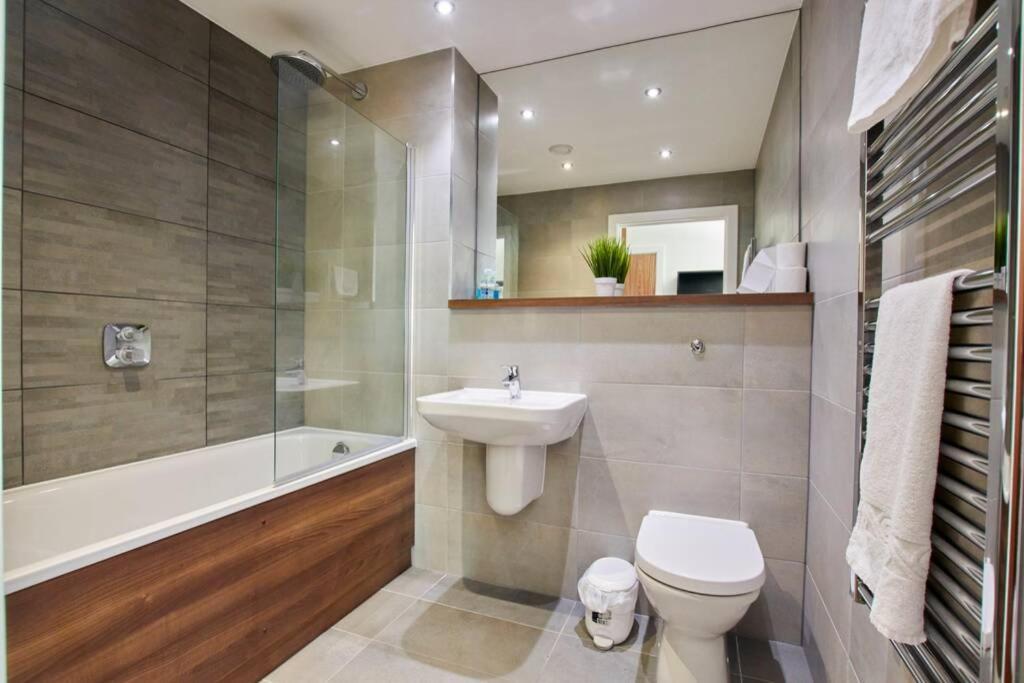 Lovely Apartment - Private Parking - Stadium Views Манчестер Экстерьер фото